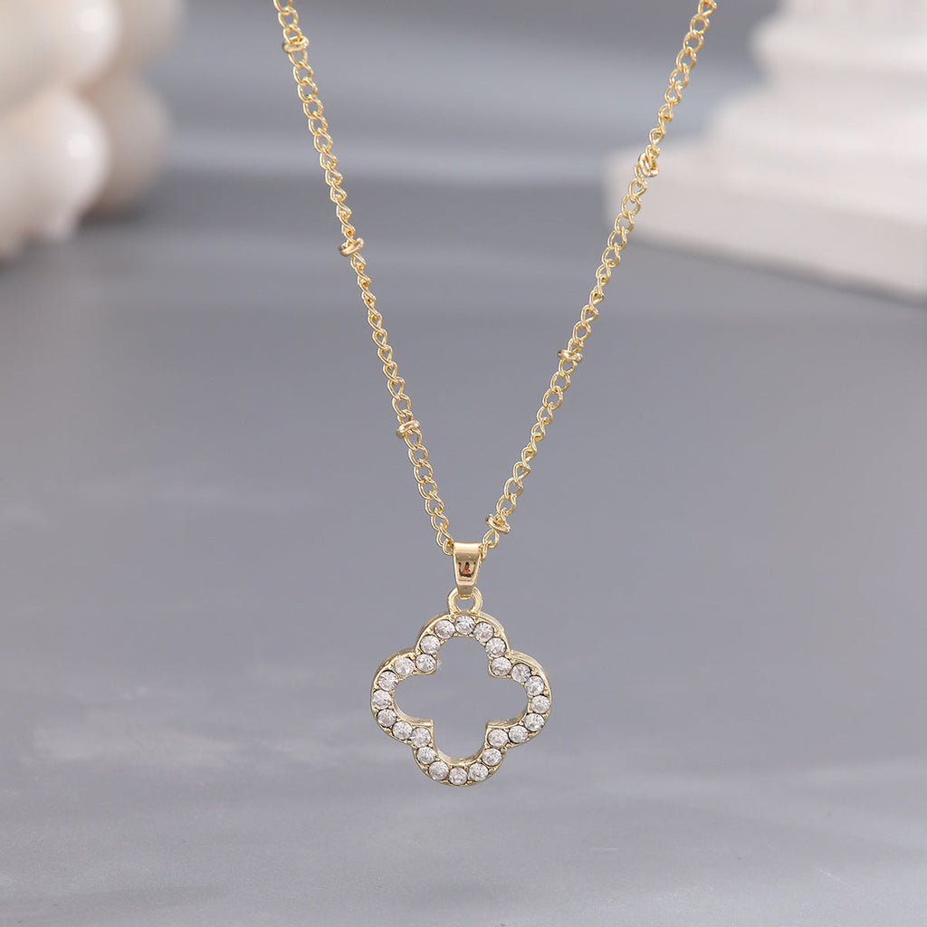 Kleeblatt-Halskette mit Moissanit