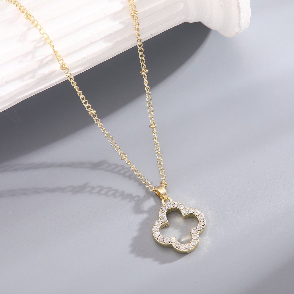 Kleeblatt-Halskette mit Moissanit